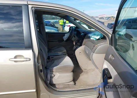 2004 Toyota Sienna Le z USA, uszkodzony, nr VIN 5TDZA23CX4S067049